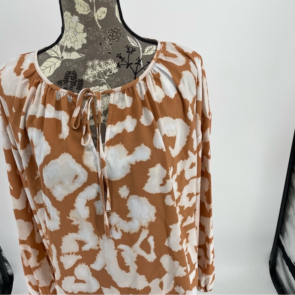Elizabeth and James Tie Front Printed Blouse - Picture 3 of 6